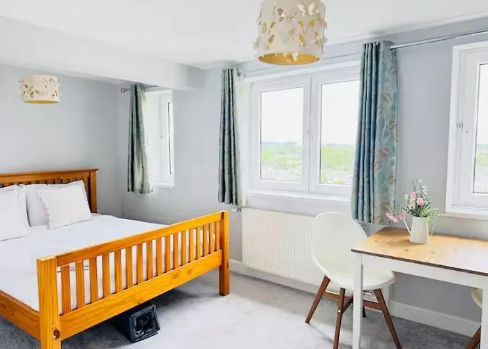 Block 2 Flat 17 Westfield Court